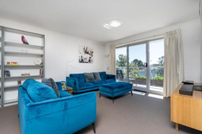 Spacious and Cosy Apt with Great Views in Braddon